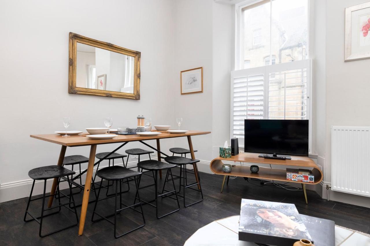 Joivy Sophisticated Apt Near Edinburgh Castle ภายนอก รูปภาพ