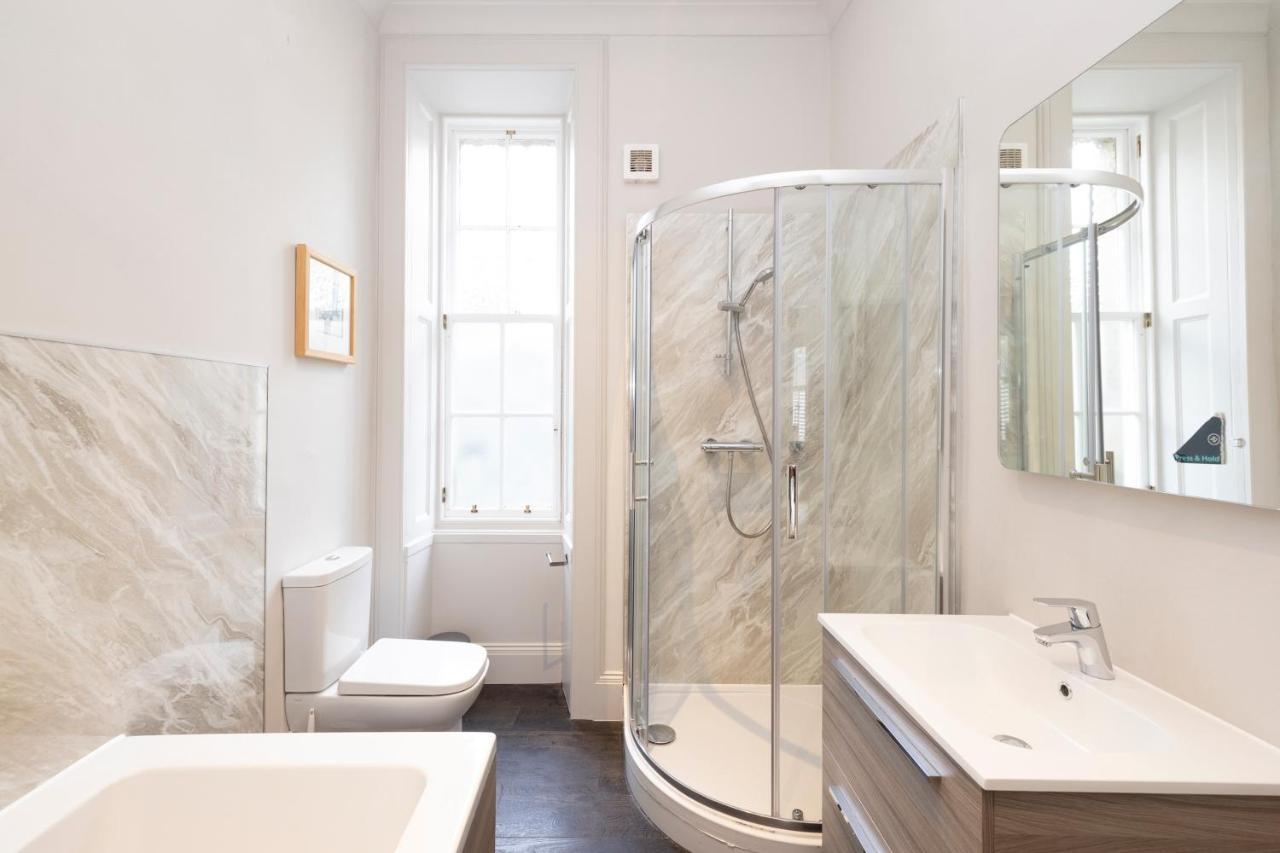 Joivy Sophisticated Apt Near Edinburgh Castle ภายนอก รูปภาพ